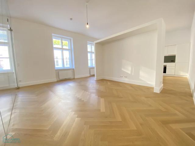 ERSTBEZUG MODERN GESTALTETE ALTBAUWOHNUNG