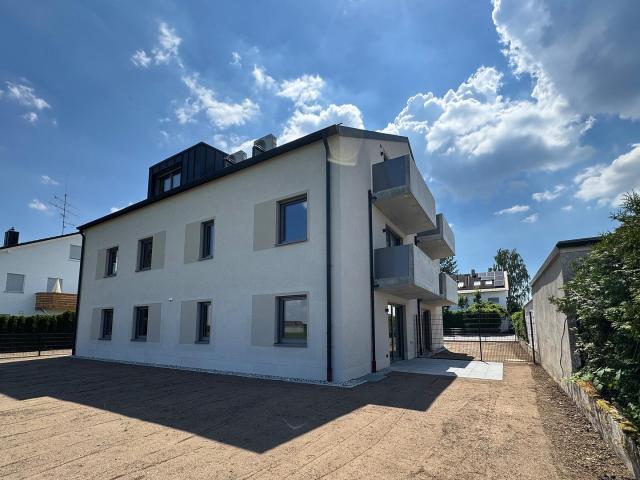 Erstbezug: Moderne 2 Zimmer Dachgeschosswohnung mit Westbalkon und Klimaanlage in Anzing WE06