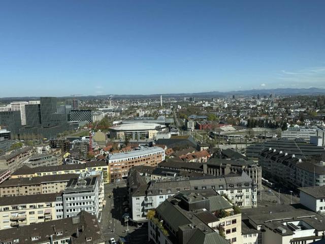 Erstbezug: Moderne 2.5 Zimmerwohnung mit Panoramablick