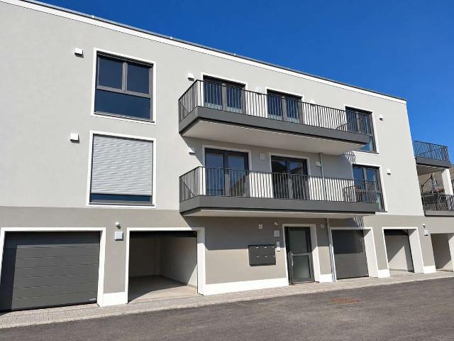 Erstbezug: Moderne 3 Zimmer Wohnung mit Balkon und Aufzug, KfW 40 NH
