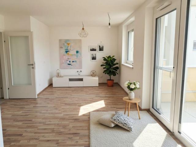 Erstbezug – Moderne 3 Zimmer Wohnung mit lichtdurchfluteten Räumen