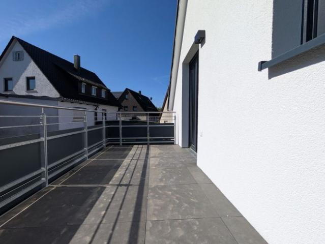 Erstbezug! Moderne 3 Zimmer Dachgeschosswohnung in ruhiger Lage
