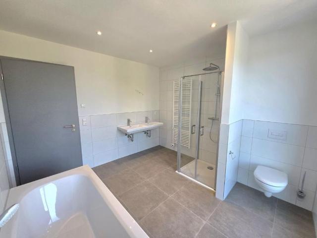 Erstbezug! Moderne 3 Zimmer Penthousewohnung mit Garage!