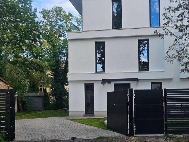 Erstbezug: Moderne Doppelhaushälfte in Karlshorst zur Miete