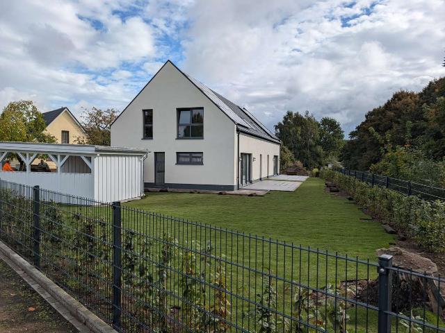 Erstbezug: Moderne, energieeffiziente Doppelhaushälfte GEG Standard mit Wärmepumpe und Süd Garten