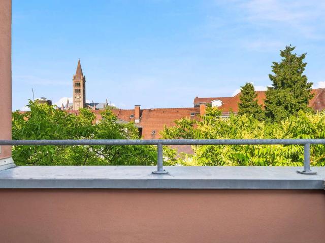 Erstbezug: Moderne Maisonettewohnung mit Balkon & Dachterrasse mitten in der historischen Innenstadt