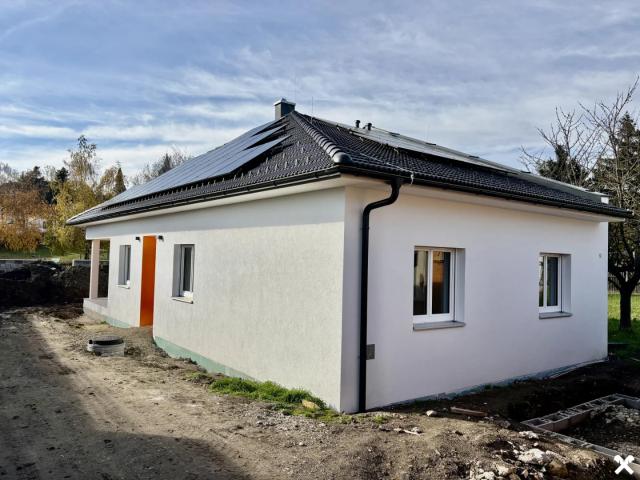 Erstbezug moderner Bungalow mit PV Anlage