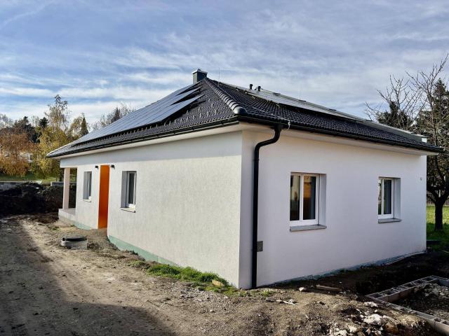 Erstbezug moderner Bungalow mit PV Anlage