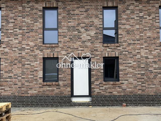 Erstbezug: Modernes KfW 40 Reihenmittelhaus mit Top Ausstattung in Neerstedt