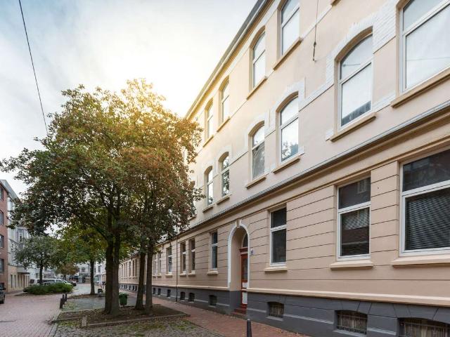 Erstbezug! Modernisierte 4 Zimmer Wohnung mit Balkon und Dusche in Bremerhaven Lehe!
