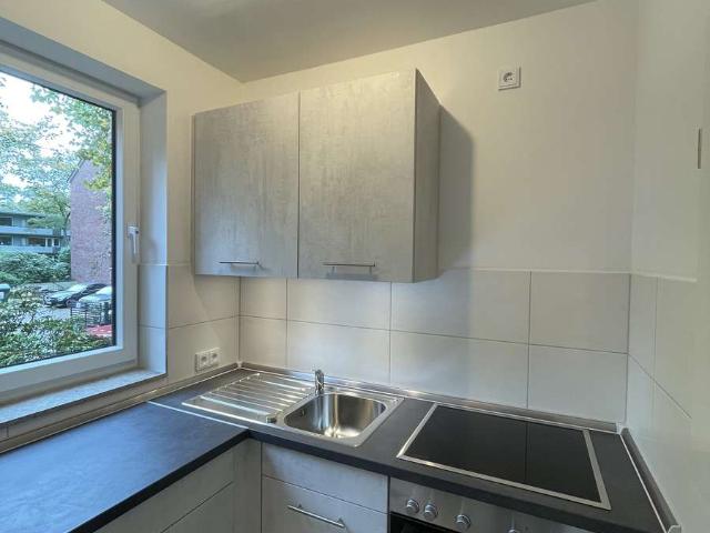 Erstbezug! Modernisierte Hochparterre 2 Zi. Whg. mit Balkon in Wandsbek n. Rewe Center