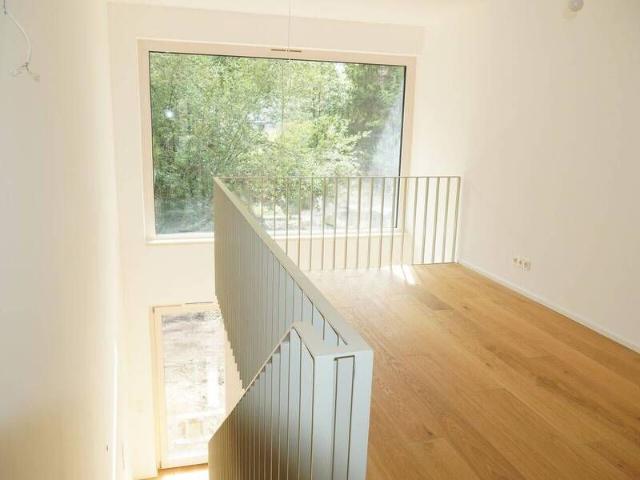ERSTBEZUG! Maisonette mit Galerie und Garten Haus im Haus Konzept