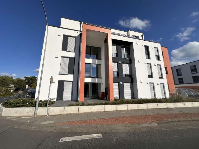 Erstbezug mit Balkon und EBK: Geschmackvolle 3 Zimmer Erdgeschosswohnung mit geh. Innenausstattung