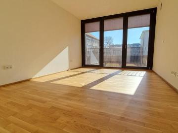 Erstbezug mit Balkon. Exklusiv Leben nahe der Elbe