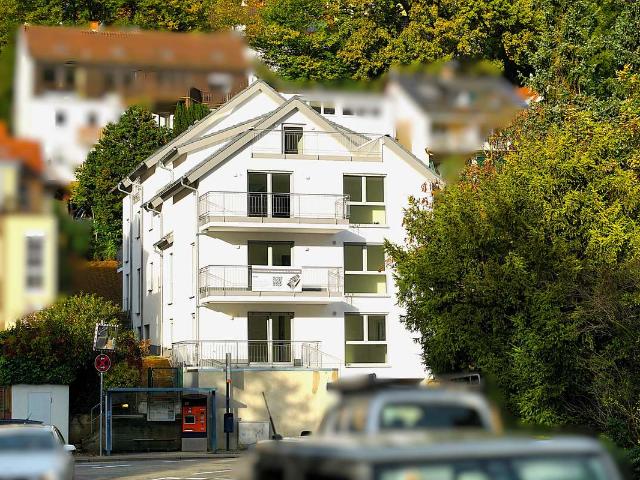 Erstbezug mit Balkon: Exklusive 4,5 Zimmer Wohnung mit geh. Innenausstattung