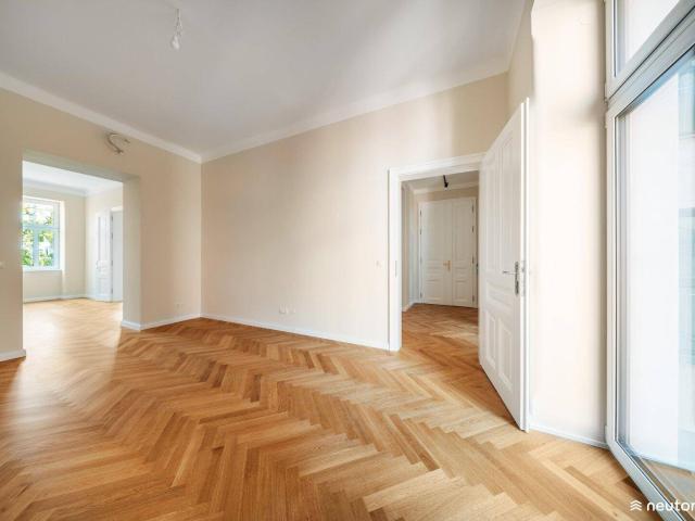 Erstbezug mit Stil: 3 Zimmer Sanierter Altbaucharme trifft modernen Luxus Loggia