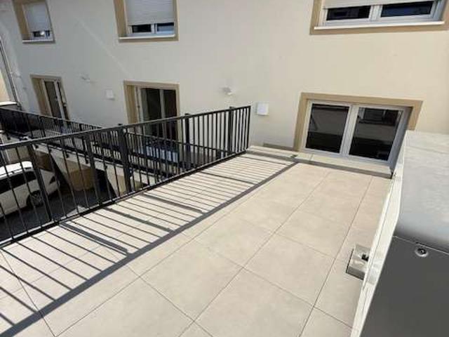 Erstbezug mit Terrasse: Moderne 3 Zimmer Wohnung im KfW 55 Standard