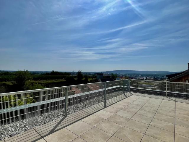 Erstbezug Mini Penthouse mit großer Terrasse und wunderschönem Ausblick