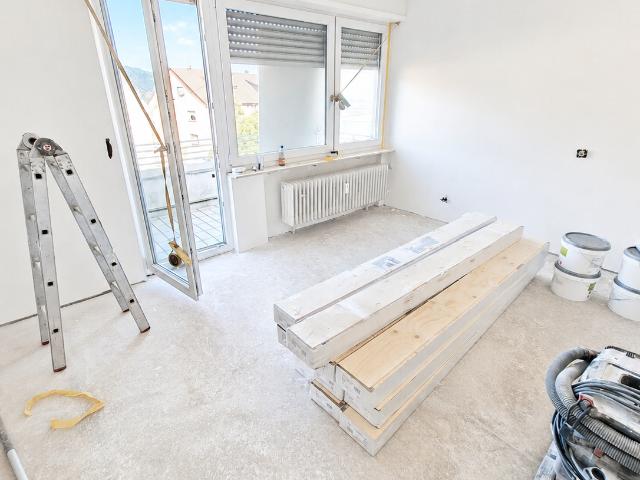 ~ ERSTBEZUG N. SANIERUNG: Schöne, tolle 2 Zi. Wohnung mit Balkon * neue EBK * zentral in S Wangen ~