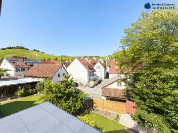 ERSTBEZUG N. SANIERUNG: Sehr schöne 3 Zi. Whg. * Balkon * FBH * Stpl. * tolle Wohnlage in S Uhlbach