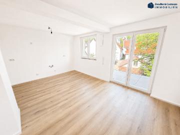 ERSTBEZUG N. SANIERUNG: Sehr schöne 3 Zi. Whg. * Balkon * FBH * Stpl. * tolle Wohnlage in S Uhlbach