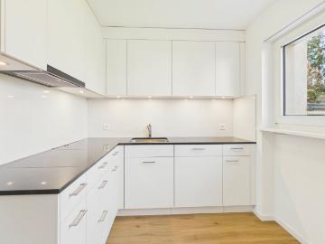 Erstbezug nach Totalsanierung: Stilvolle 4.5 Zimmer Wohnung mit Top Anbindung