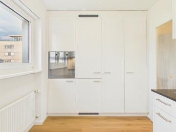 Erstbezug nach Totalsanierung: Stilvolle 4.5 Zimmer Wohnung mit Top Anbindung