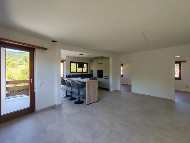 Erstbezug nach umfassender Renovation – Helle 4.5 Z. Wohnung mit unverbaubarer Aussicht
