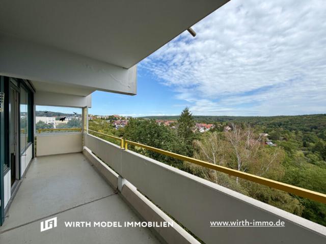 Erstbezug nach umfassender Renovierung: 3 Zi. Whg mit zwei Balkonen in bevorzugter Wohnlage – Wirth Model Immobilien