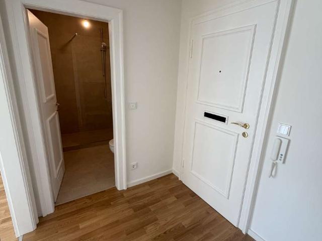 Erstbezug nach umfassender Sanierung – hochwertige 2 Zimmer Wohnung mit zwei Balkonen in Nymphenburg