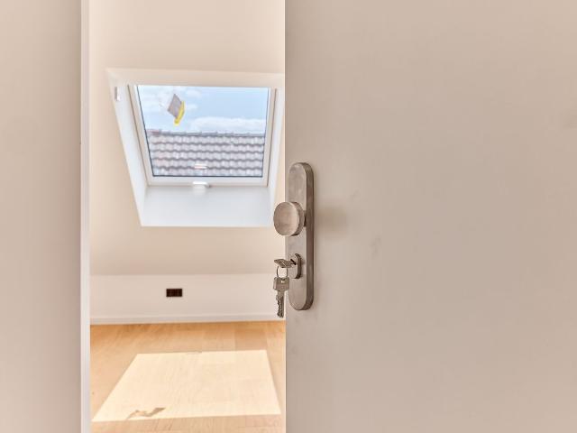 Erstbezug nach Dachausbau – 3 ZKD/Balkon Wohnung mit Einbauküche
