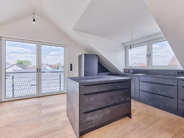 Erstbezug nach Dachausbau – 3 ZKD/Balkon Wohnung mit Einbauküche