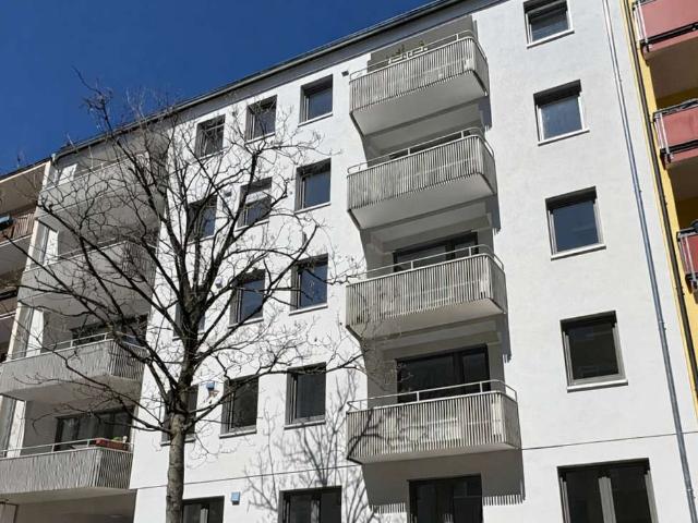 Erstbezug nach energetischer Sanierung: Helle moderne 4 Zimmer Wohnung mit Balkon in Top Lage