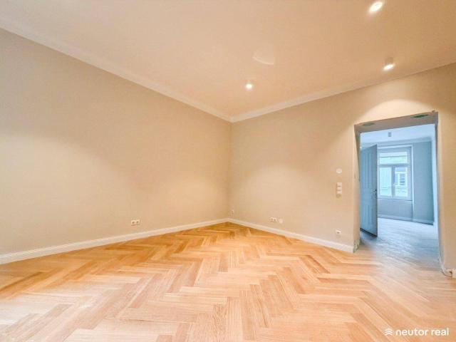 Erstbezug nach Generalsanierung Elegante barrierefrei 2 Zimmer Altbauwohnung mit Loggia, hochwertiger Ausstattung und ruhiger Innenhoflage