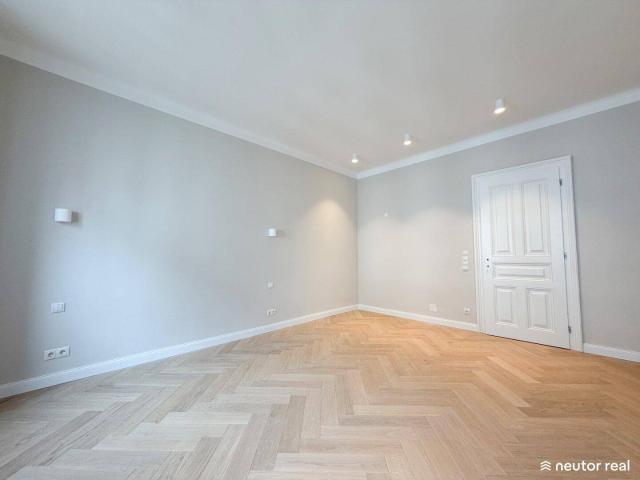 Erstbezug nach Generalsanierung Elegante barrierefreie 4 Zimmer Altbauwohnung mit Loggia, hochwertiger Ausstattung und ruhiger Innenhoflage