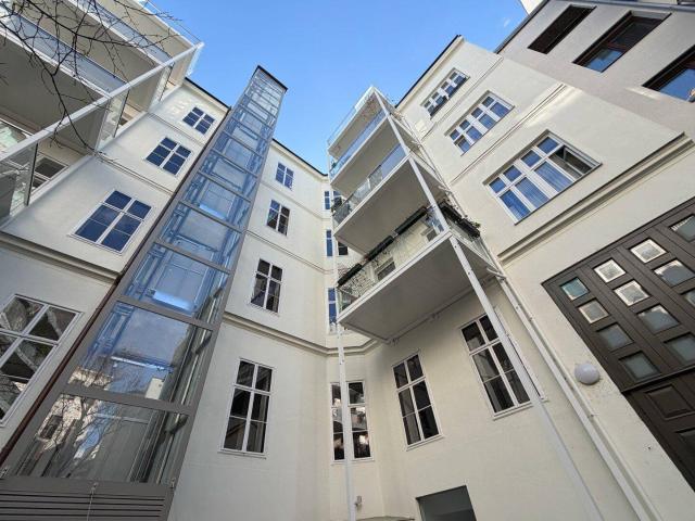 ERSTBEZUG NACH SANIERUNG: stilvolle 2 Zimmer Altbauwohnung Nähe U3 Kardinal Nagl Platz