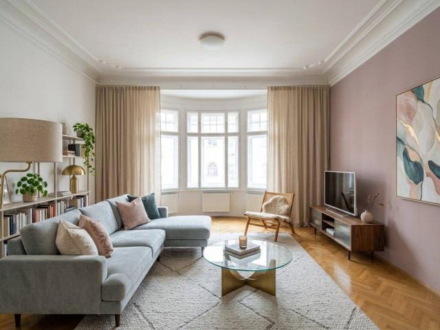 ERSTBEZUG NACH GENERALSANIERUNG! Schöne 5 Zimmer Altbauwohnung mit S/W Balkon nahe Rochusmarkt, 1030!