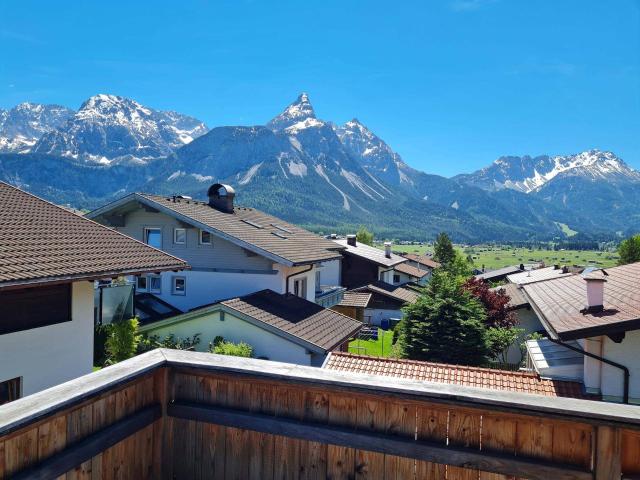 Erstbezug nach Generalsanierung: Sonniges Wohnhaus mit Garten & traumhaftem Zugspitzblick