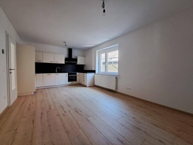 Erstbezug nach Generalsanierung: Tolle 3 Zimmer Wohnung im Stadtzentrum