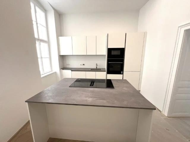 ERSTBEZUG nach Generalsanierung: Unbefristete, stilvolle 5 Zimmer Wohnung mit Balkon / FIRST MOVING IN after general refurbishment: Unlimited, stylish 5 room apartment with balcony