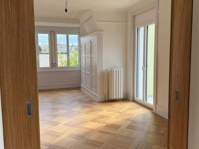 Erstbezug nach Gesamtsanierung einer attraktiven 5.5 Zimmerwohnung mit Altbaucharme in Zürich