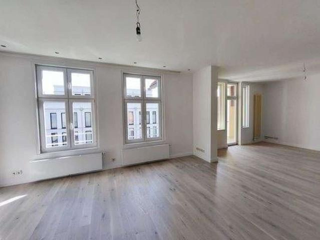 Erstbezug nach hochwertiger Vollsanierung lichtdurchflutete 3 Zimmer Wohnung mit eigenem Garten