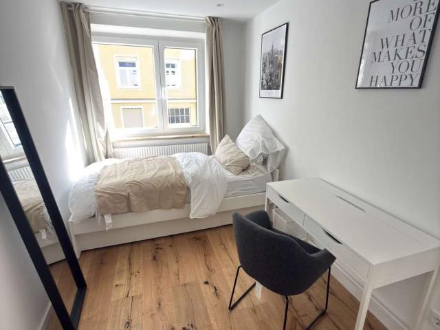 Erstbezug nach Kernsanierung – Modern möbliertes WEG Zimmer 10 m²