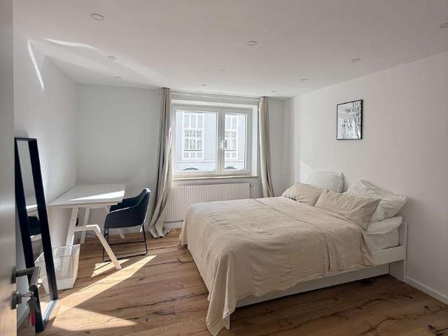 Erstbezug nach Kernsanierung – Modern möbliertes WEG Zimmer 14,9 m²
