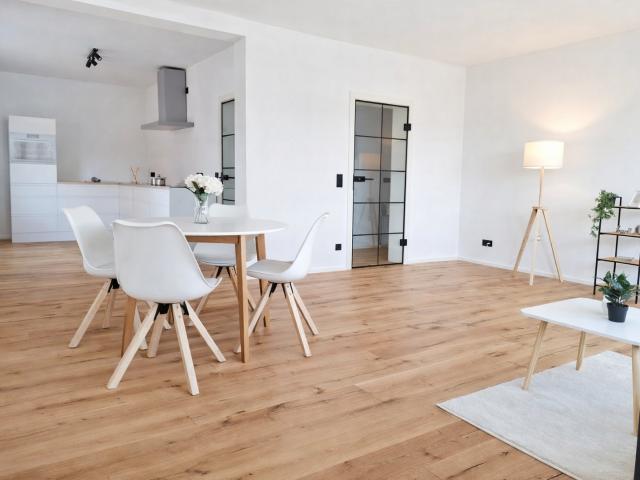 Erstbezug nach Kernsanierung: moderne 3 Zimmer Wohnung, provisionsfrei