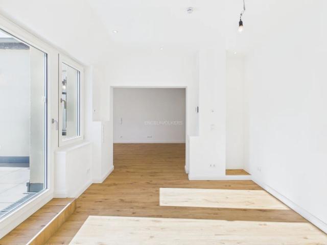 Erstbezug nach Kernsanierung Exklusives Wohnen in einer Architektenvilla in Rheinnähe