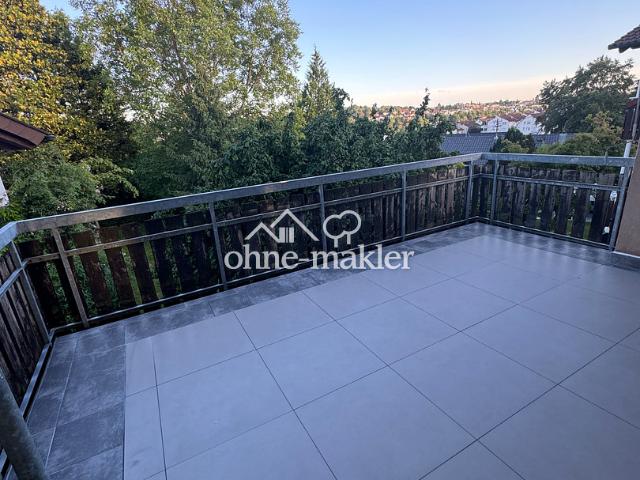 Erstbezug nach Kernsanierung: Großzügige 3 Zimmer Wohnung mit sonnigem Balkon und Panoramablick