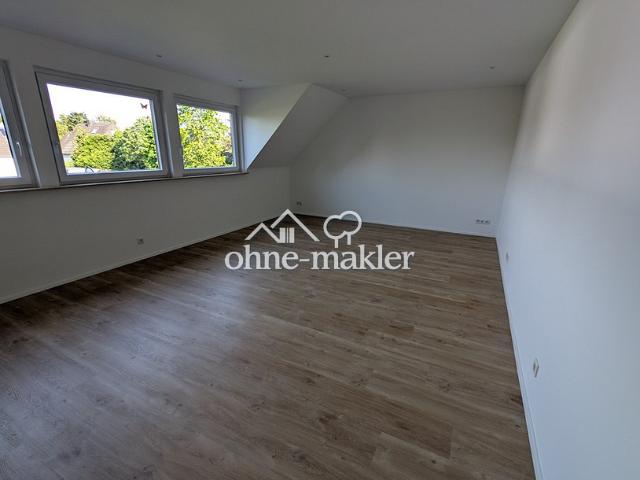 Erstbezug nach Kernsanierung: Helle Maisonette mit 2 Wohnräumen + 2 ausgebauten DG Räumen