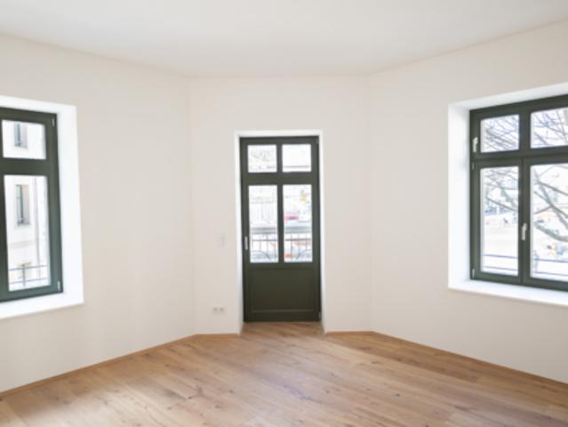 Erstbezug nach Kernsanierung Helle 2 Raum Wohnung mit Balkon & Küche WE04