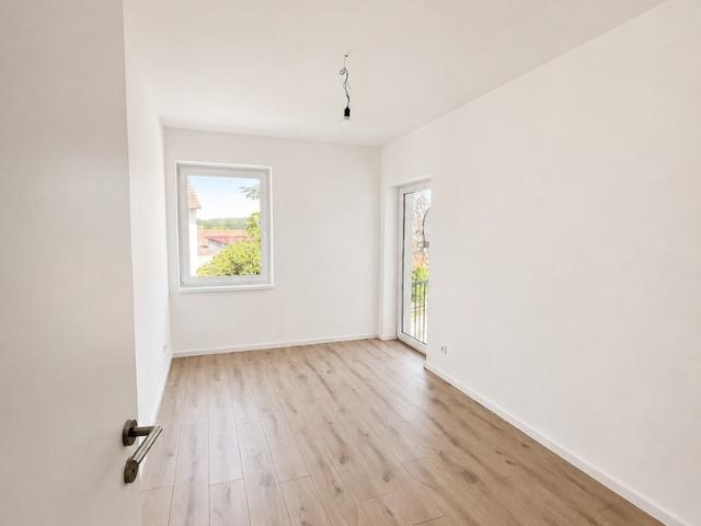 Erstbezug nach Kernsanierung: Lichtdurchflutete 3 Zimmer Wohnung mit EBK in Spardorf bei Erlangen!